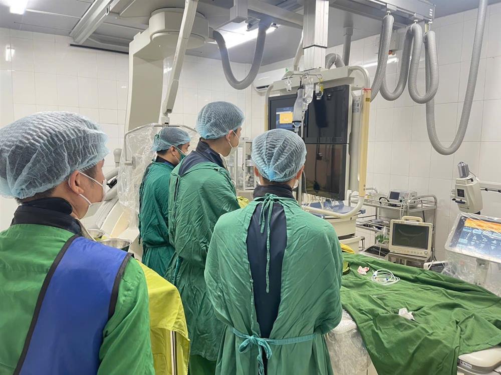 NÂNG CAO HIỆU QUẢ ĐIỀU TRỊ CẤP CỨU ĐỘT QUỴ NÃO CẤP BẰNG PHƯƠNG PHÁP CAN THIỆP NỘI MẠCH